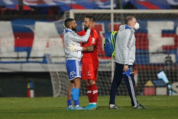 Galíndez y Fernández sonríen tras su salida de la U | Foto: Photosport 