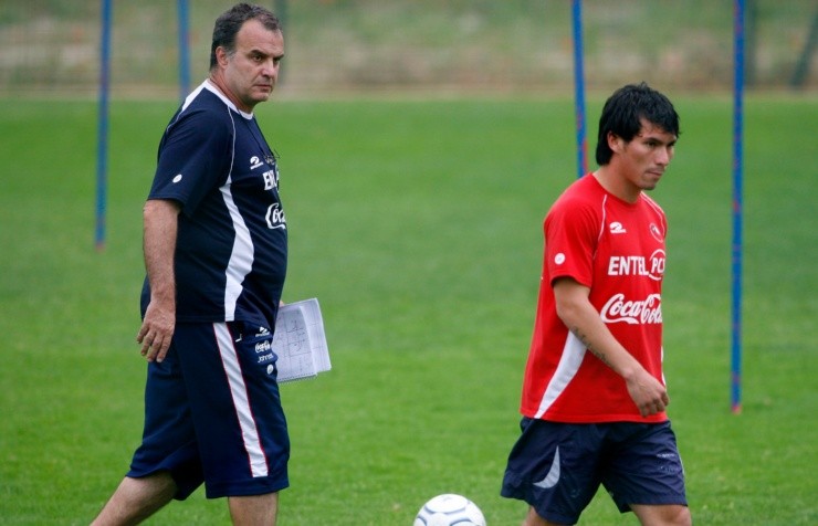 Bielsa volvería a dirigir una Selección en Sudamérica | Foto: Photosport 