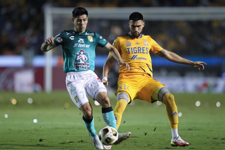 Juan Sánchez Purata en un partido con Tigres (foto: Imago7).