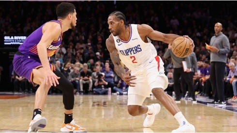 Kawhi Leonard #2 of the LA Clippers handles the ball against Devin Booker #1 of the Phoenix Suns