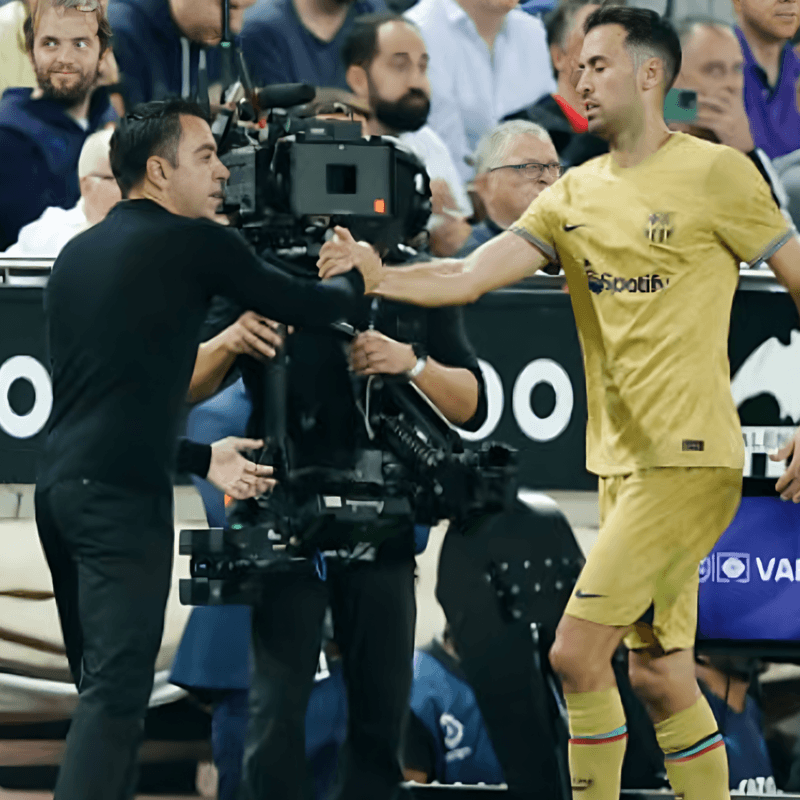 Xavi ya se despide de Busquets