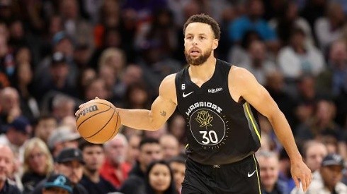 Curry lidera o Warriors na última rodada da temporada
