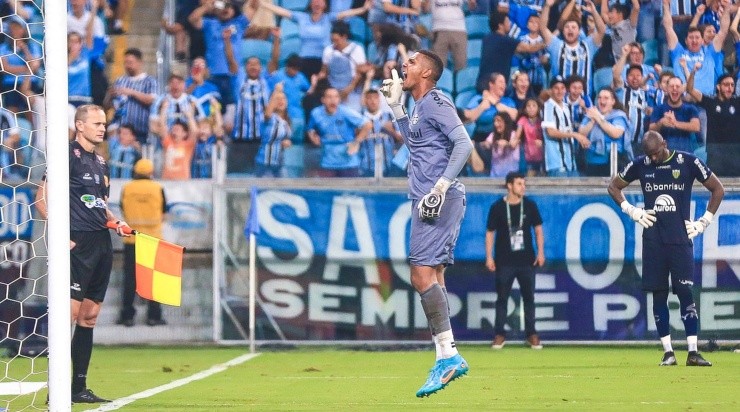 Foto: Fernando Alves/AGIF - Adriel: goleiro foi personagem do título gaúcho do Grêmio