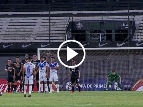 VIDEO | Usó la técnica de CR7 y anotó un GOLAZO de tiro libre en Paraguay