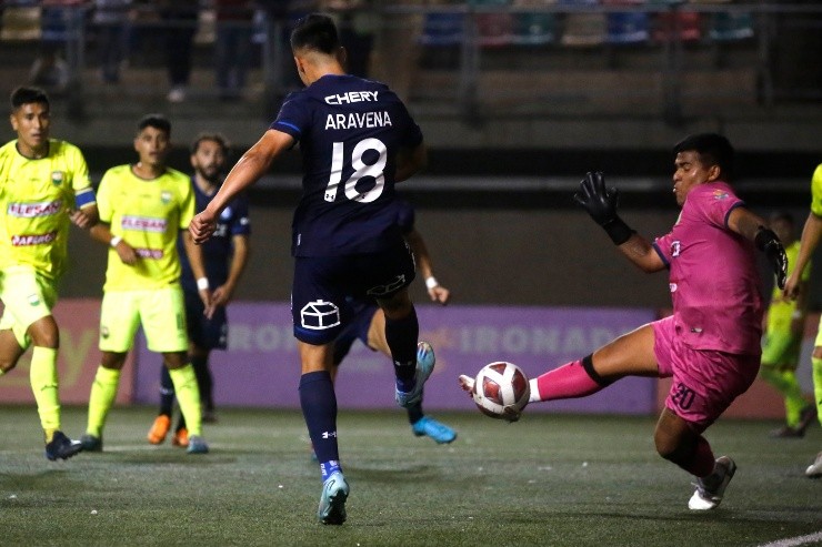 Aravena recibió criticas por su actitud | Foto: Photosport 