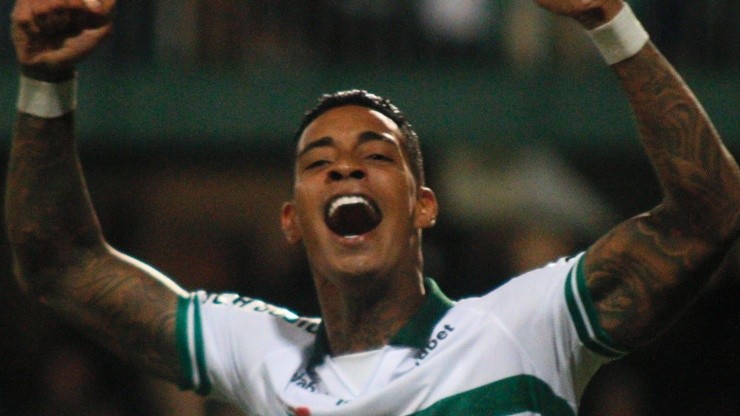 Wesley Moreira é apresentado pelo Coritiba - Esportes