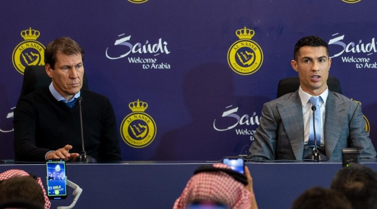 Rudi García en la conferencia de prensa de presentación de Cristiano Ronaldo en el Al Nassr. 
    Getty Images.