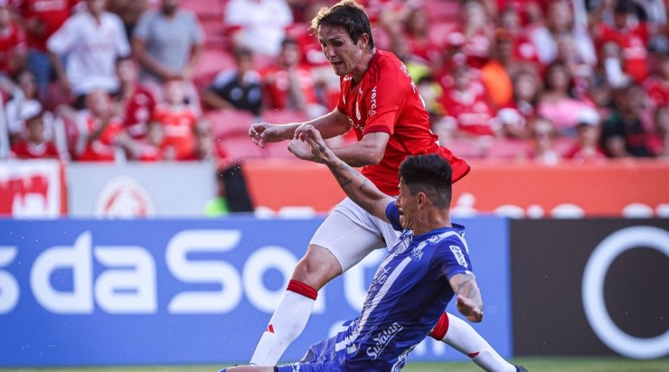 Foto: Maxi Franzoi/AGIF - Mário Fernandes: lateral ainda não teve sequência com a camisa do Inter