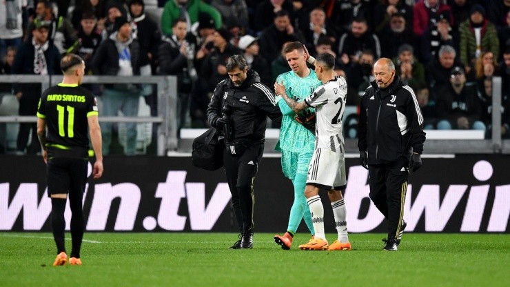 Szczesny no pudo completar el partido.