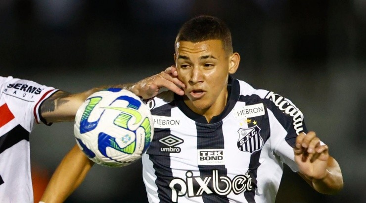 Foto: Thiago Calil/AGIF - Jovem preferiu ficar no Santos.