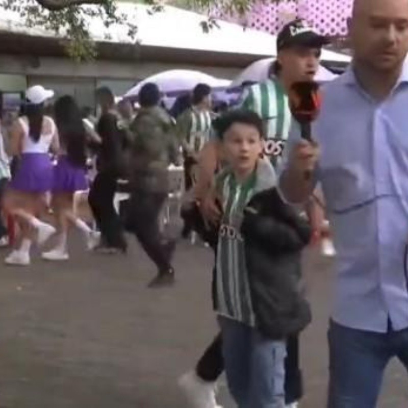 Periodistas de Win tuvieron que salir corriendo por disturbios en el Atanasio