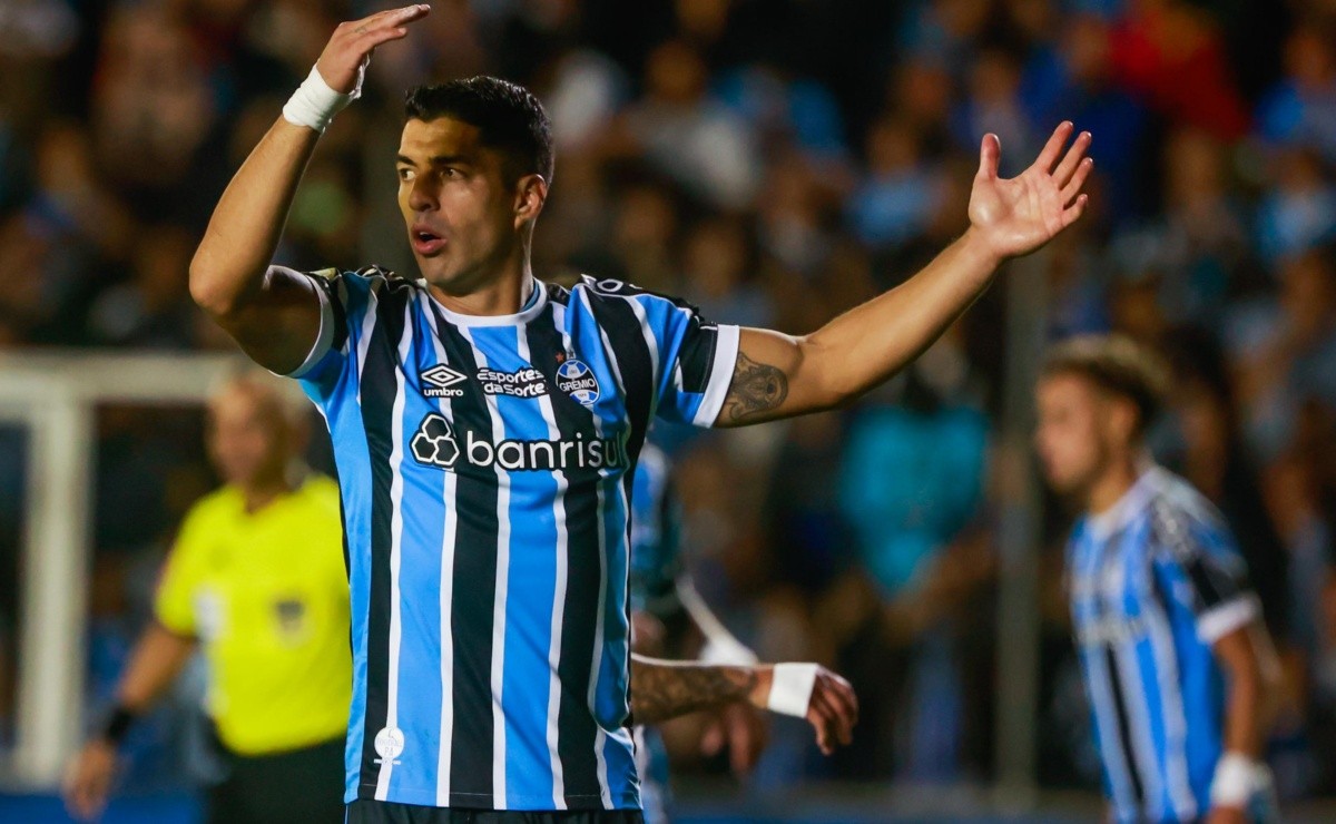 Suárez valoriza vitória do Grêmio em jogo do ano do rival, e Pitol