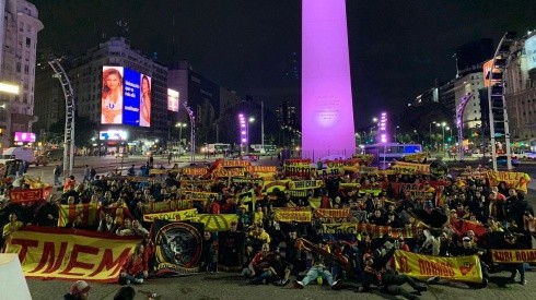 Banderazo de hinchas del Pereira en Argentina previo al duelo con Boca