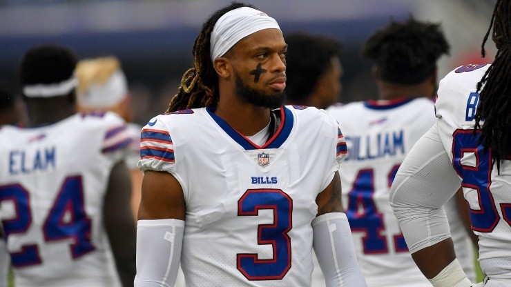 Damar Hamlin vuelve a jugar un partido oficial y los Bills cortan