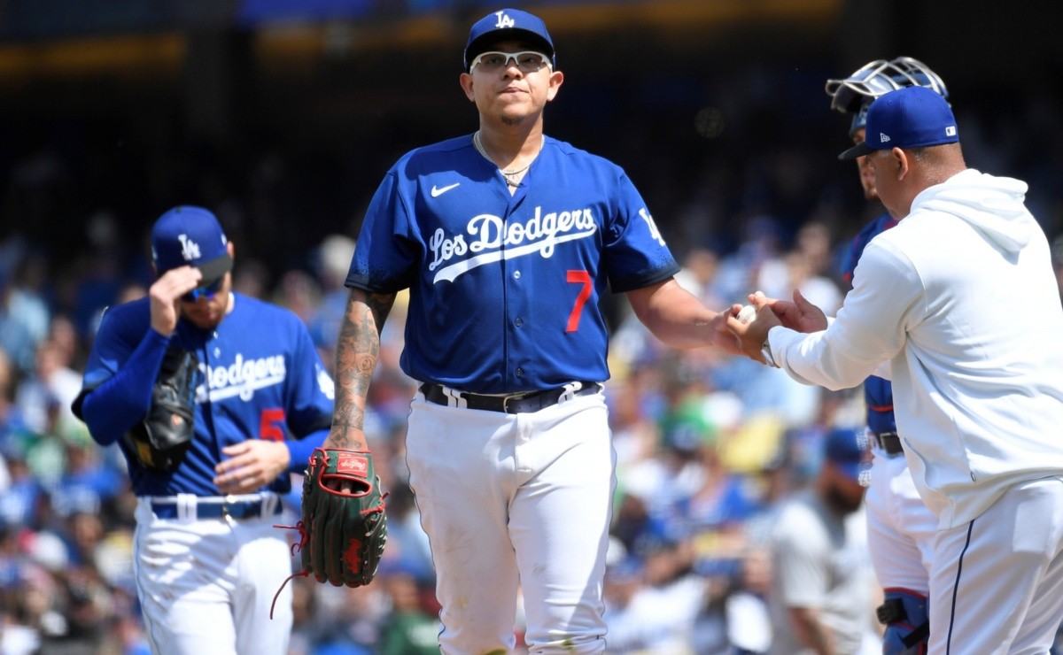 Guerra contra Dave Roberts? Jugadores de los Dodgers lo critican y  respaldan a Julio Urías