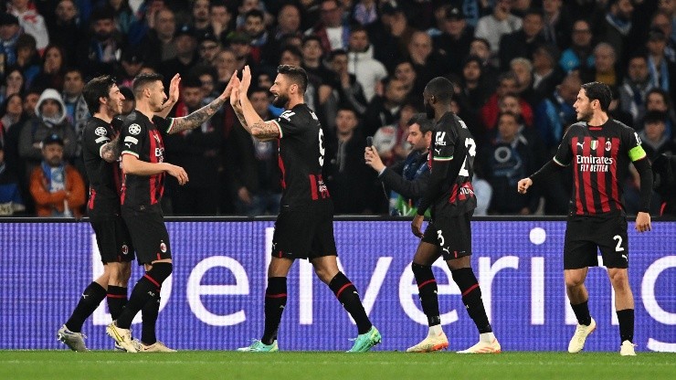 Milan en celebración de gol.