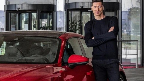 Lo tiene ENAMORADO: la Ferrari con la que Robert Lewandowski se pasea por Barcelona