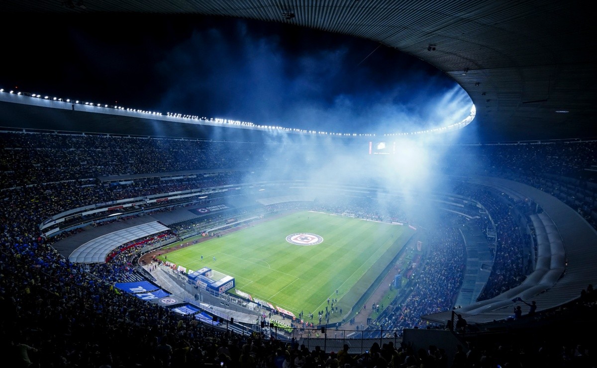 Se Quedan En El Estadio Azteca Santiago Ba Os Sorprende A La Afici N Del Am Rica