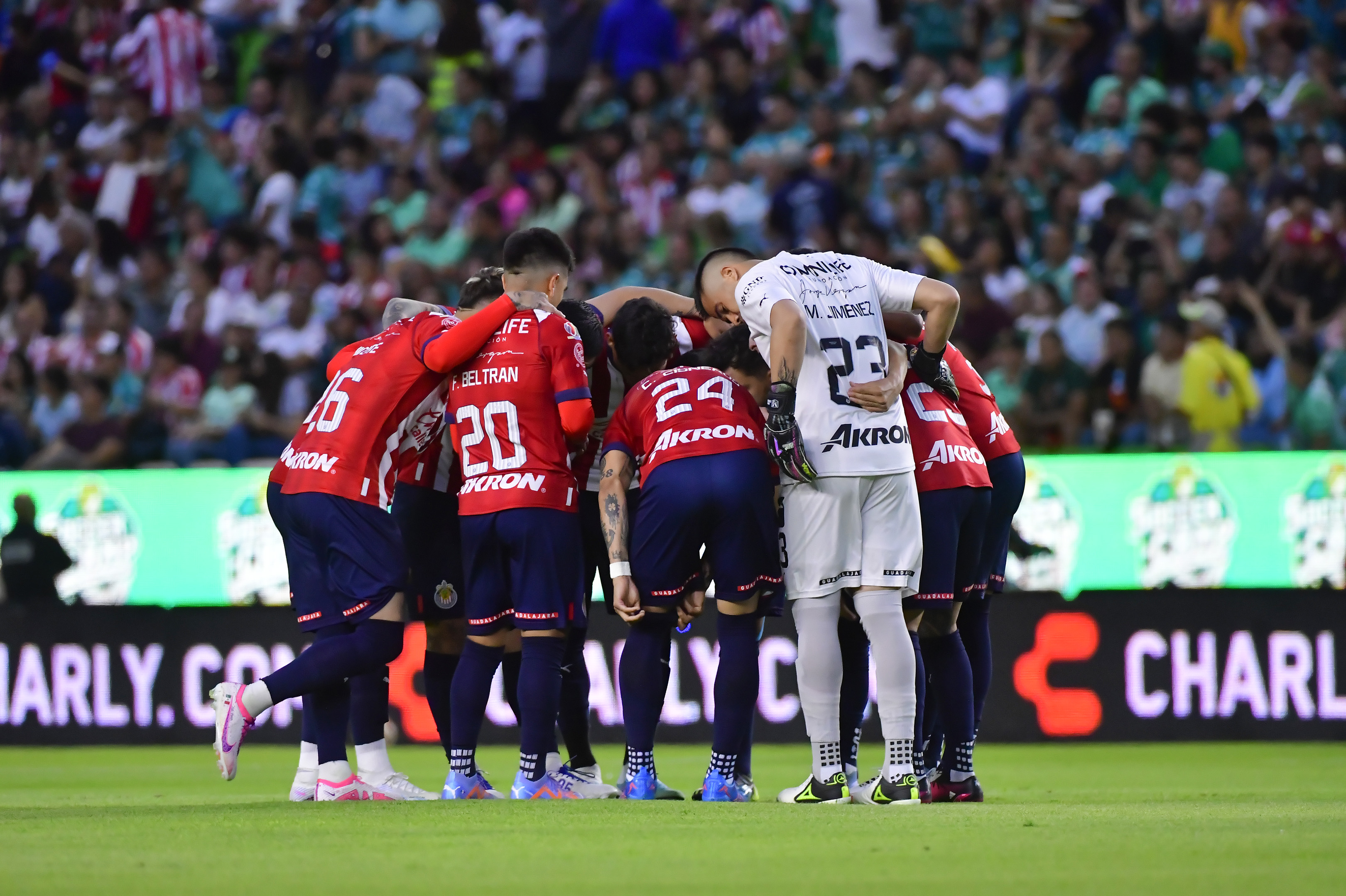 Chivas apunta a TRES JÓVENES para reforzarse