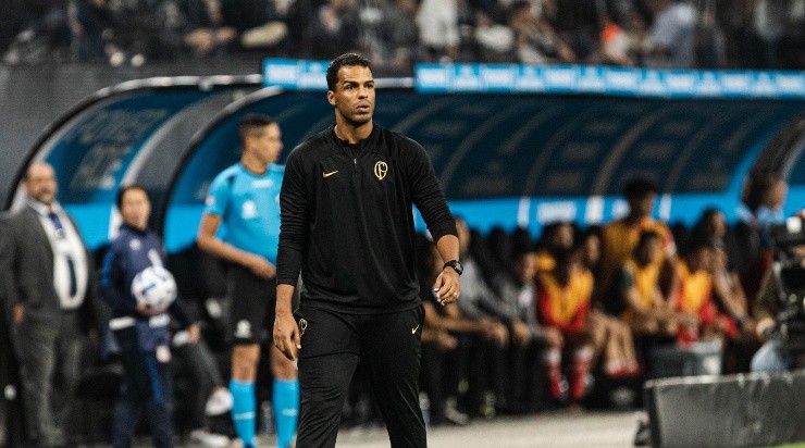 Foto: Abner Dourado/AGIF -  Lázaro durante seu último jogo com técnico principal.