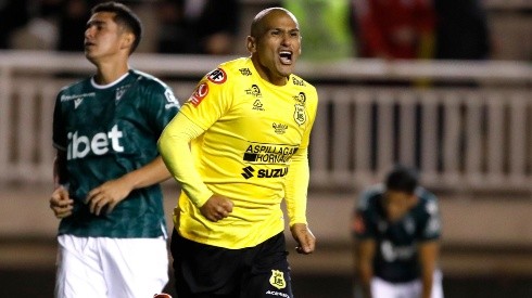 Humberto Suazo continúa vigente con sus goles en San Luis