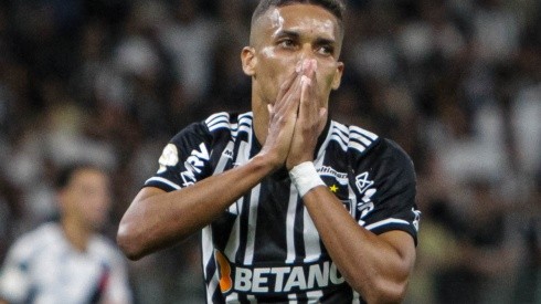 Pedrinho com a camisa do Galo - Foto: Fernando Moreno/AGIF