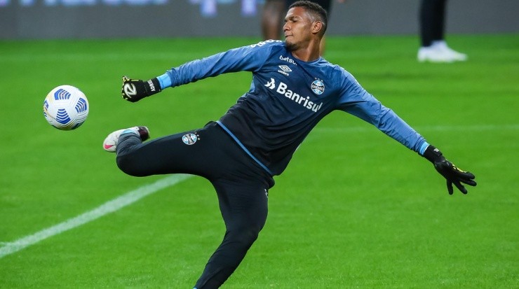 Foto: Pedro H. Tesch/AGIF - O goleiro perdeu espaço no Grêmio por conta da polêmica