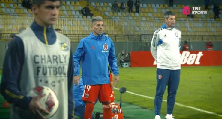 Fernández tomó rol de DT en la victoria de la U | Foto: Captura 