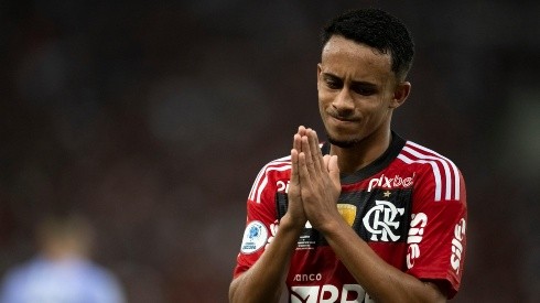 Matheus Gonçalves com a camisa do Flamengo - Foto: Jorge Rodrigues/AGIF