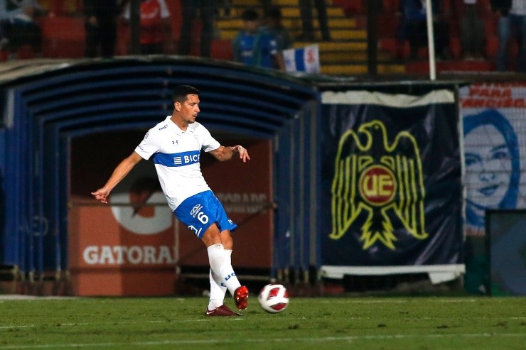 Burdisso fue titular en la derrota de la UC | Foto: Photosport 