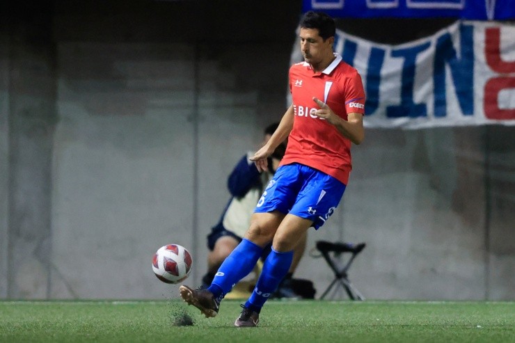 Burdisso respaldó con todo a Holan | Foto: Photosport 