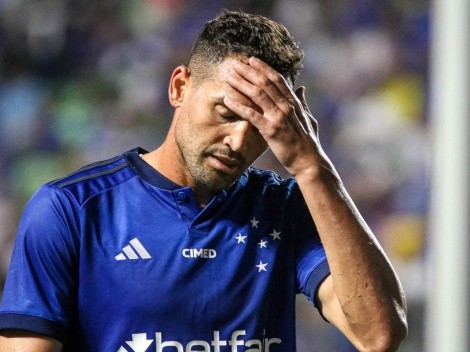 Torcida do Cruzeiro 'se irrita' com Gilberto na Copa do Brasil