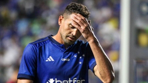 Foto: (Fernando Moreno/AGIF) - Gilberto não atravessa um bom momento no Cruzeiro