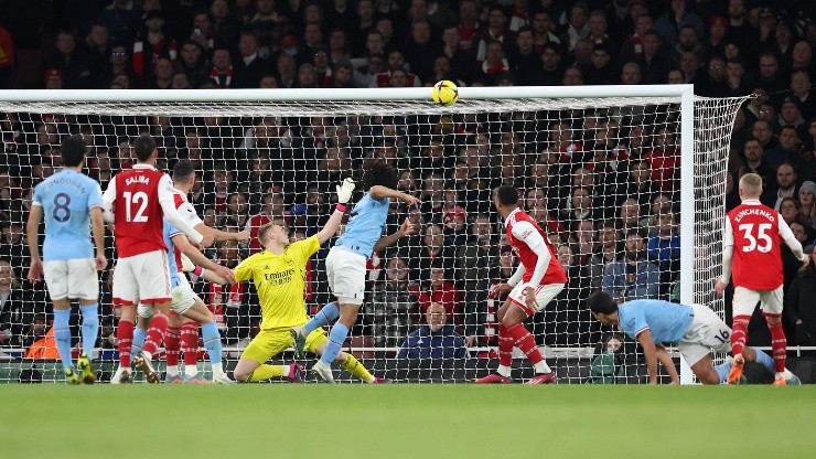 Manchester City y Arsenal se miden en un partidazo de Premier.