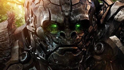 Optimus Primal en su afiche para Transfomers: El Despertar de las Bestias.