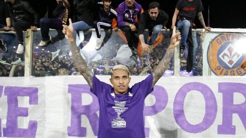 Fiorentina en festejo de gol con sus hinchas.
