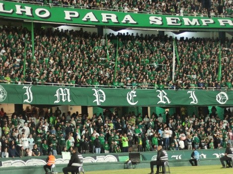 Coritiba é recebido com protesto da torcida após eliminação na Copa do Brasil