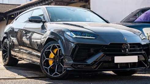 Esta LEYENDA del Newcastle se compró el SUV más lujoso de Lamborghini