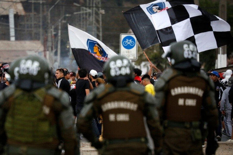 Los hinchas de Colo Colo dijeron presente en las cercanías del Nicolás Chahuán | Foto: Photosport 