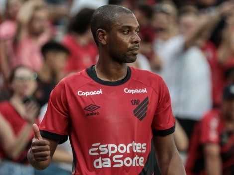 Turra define substituto de Fernandinho e é 'cornetado' por setorista do Athletico