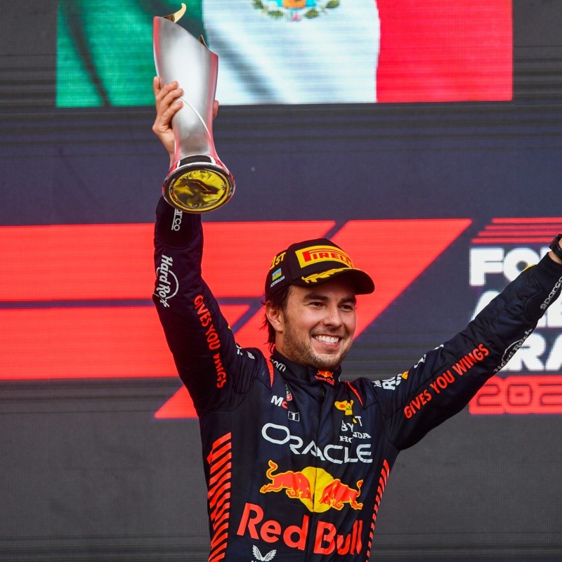 Checo Pérez mostró su alegría por vencer a Max Verstappen