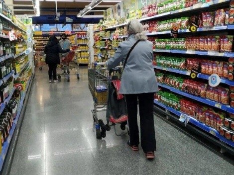 ¿Abren los supermercados HOY lunes 1 de mayo en Argentina?