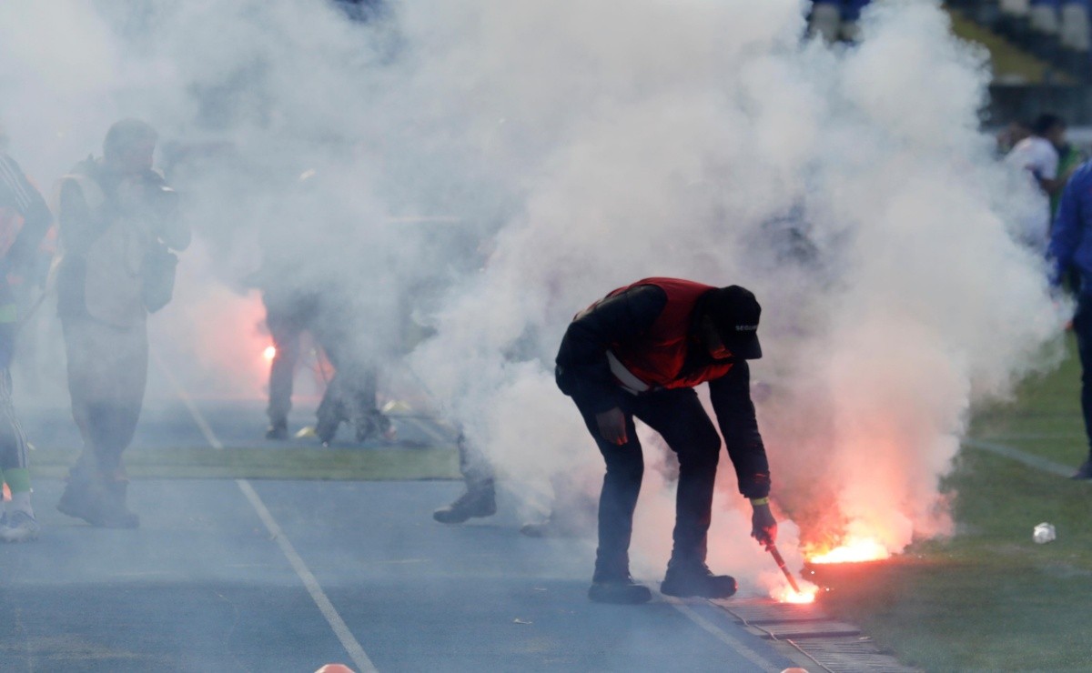 Escándalo Y Suspensión Del Clásico En Chile Prensa Internacional Reacciona A Los Incidentes 3984