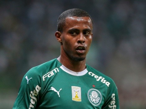 Carlos Eduardo 'causa' e torcida do Palmeiras vê atacante estourar em Portugal