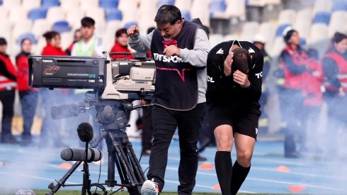 El camarógrafo de TNT Sports relató su experiencia por la bomba de ruido que cayó a su alrededor.