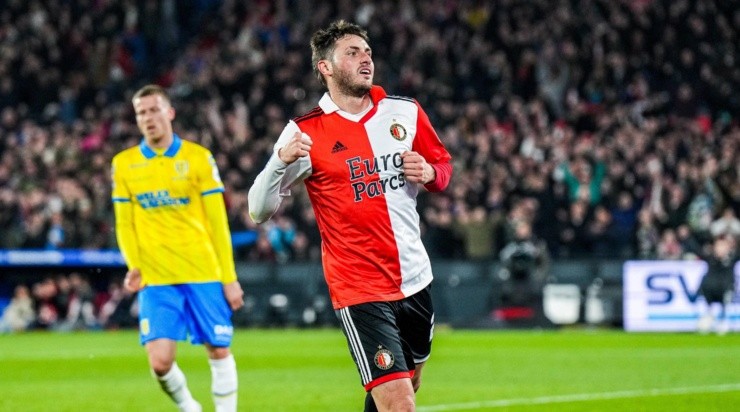 Santi Giménez, a puro gol.