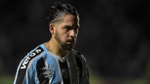 Foto: Thiago Ribeiro/AGIF - Meio-campista teve passagem apagada pelo Grêmio.