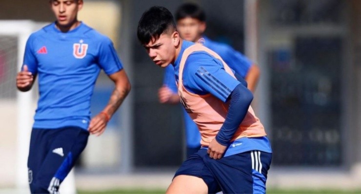 Vásquez entrenando con la U sub 17 | Foto: U. de Chile Vásquez entrenando con la U sub 17 | Foto: U. de Chile