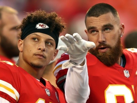 Patrick Mahomes and Travis Kelce switch from football to face Steph Curry and Klay Thompson