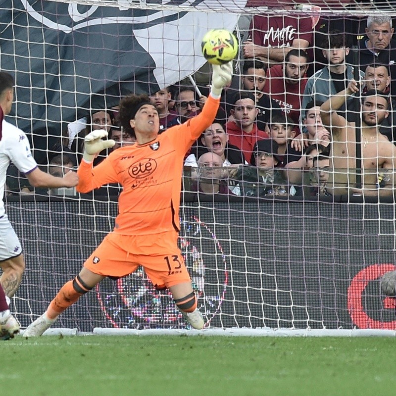 Bestial atajada de Guillermo Ochoa en Salernitana vs. Fiorentina